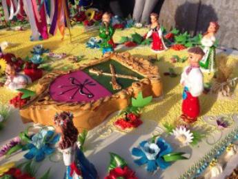 Запорожцы устроили сражение за кусочек торта (видео)