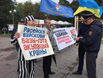 Белорусская оппозиция проводит акцию "против размещения" российской военной базы в стране