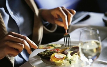 Налоговые «начальники» требуют от предпринимателей оплатить обед в ресторане