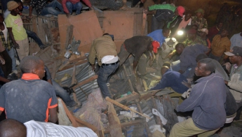 Из-за наводнения в Кении обрушился шестиэтажный дом
