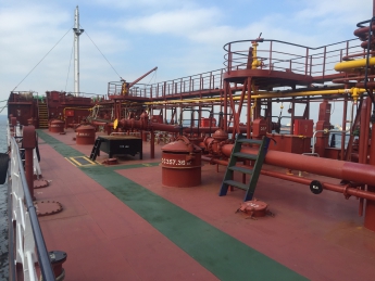 Украина вернула нефтяной танкер "Таманский", на который претендовала РФ