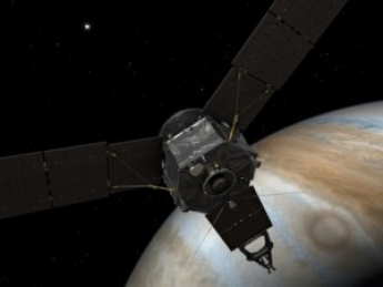 Зонд "Юнона" передал первую после выхода на орбиту цветную фотографию Юпитера