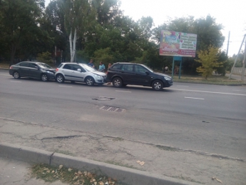 На ул.Ломоносова три иномарки сыграли в "паровозик"