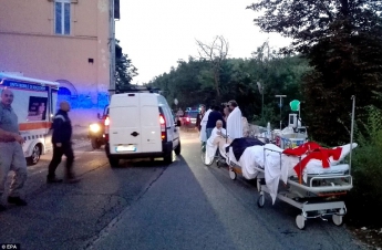 Число жертв землетрясения в Италии возросло до 21, десятки человек остаются под завалами