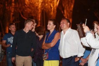 Губернатор пришел на концерт Ольги Поляковой с семьей (фото)