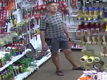 Полиция ищет мужчину за кражу в магазине (фото)