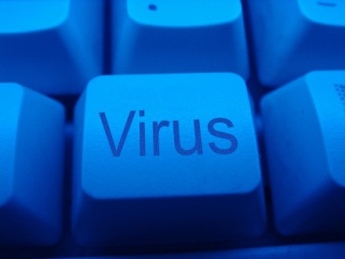 Cреди украинских пользователей Facebook начал распространяться вирус