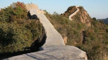Реставраторы превратили Великую Китайскую стену в бетонный тротуар (фото)