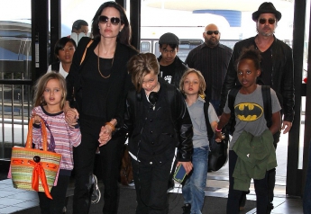 Анджелина Джоли получит право опеки над шестью детьми после развода