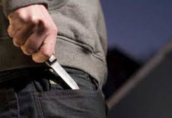 Мужчина с ножом ворвался в магазин женской одежды и требовал отдать ему кассу