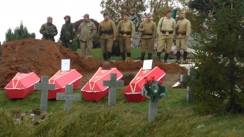 Останки солдат ВОВ захоронили на мемориальном комплексе (фото)