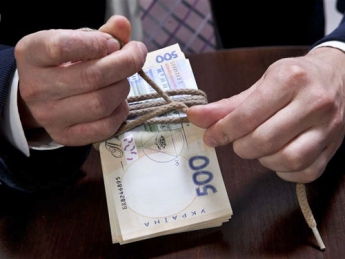 Повышение зарплат депутатам обойдется Украине почти в 1 млрд гривен