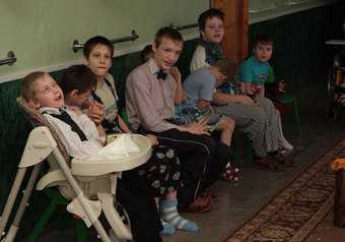 В Украине закроют интернаты для отсталых детей