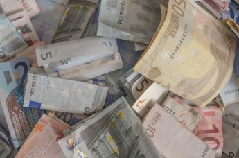Пятничный курс от НБУ: евро потерял треть гривны