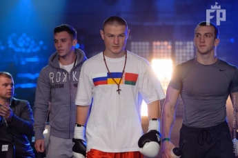 Боксер из Энергодара вышел на поединок в футболке с российским флагом (фото)