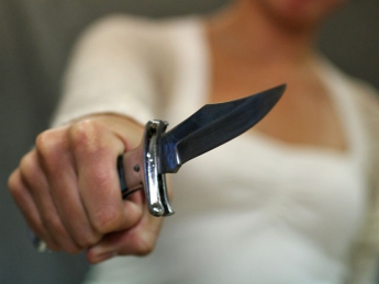 Жена напала на мужа с ножом