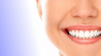 Ученые объяснили, почему желтеют зубы и как с этим бороться