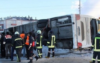 В Турции перевернулся автобус, погибли дети