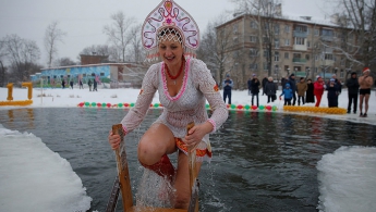 В России устроили “эротичные” купания: фото не для слабонервных
