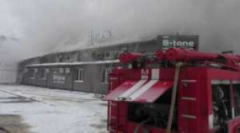 В Сумах пожар в спортклубе тушили 8 часов (видео)