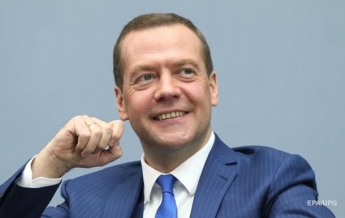 Медведев пошутил про "денег нет" (видео)