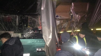 Масштабная авария во Львовской области: автобус с туристами врезался в фуру