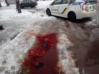Мужчина с перерезанной артерией едва не умер в луже крови (фото)