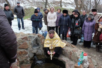 Где горожане запасаются целебной водой на год на Крещение