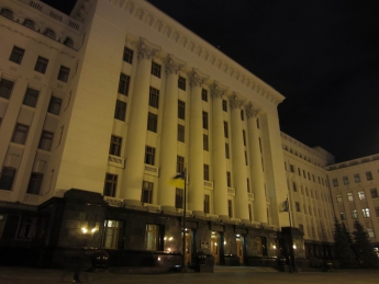 Судьи и депутаты: журналисты показали, кто ходит на Банковую