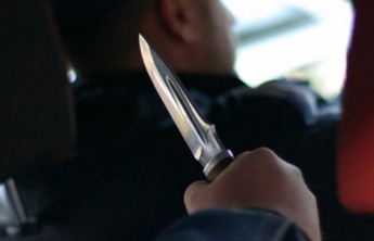Компания угнала такси, угрожая ножом водителю