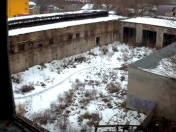 Что нашли сталкеры на руинах разрушенного предприятия (видео)