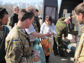 Волонтеры отчитались, как помогали украинским бойцам в 2016 году