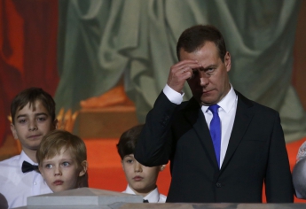 Медведев заявил, что России следует расстаться с иллюзиями о снятии санкций