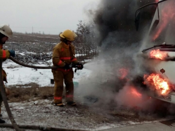 Пассажирский автобус загорелся под Мелитополем (фото)
