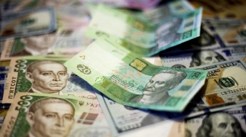 Курс доллара в Украине снова падает, евро резко взлетел