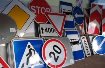 В Украине заменят дорожные знаки (фото)