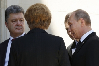 У Порошенко ответили на оскорбительные слова Путина: Его раздражает наш успех