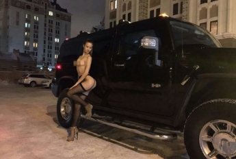 В Казахстане скандал из-за того, что девушка сфотографировалась на улице голой (фото)