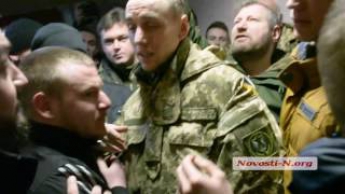«Азов» и «Правый сектор» сорвали круглый стол сторонников Медведчука в Николаеве (видео)