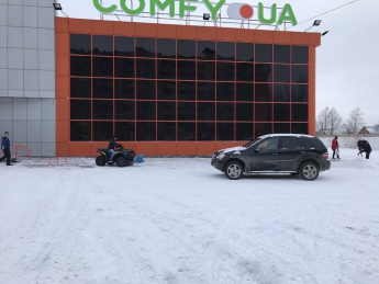В Мелитополе снег расчищают с помощью квадроциклов (фото, видео)