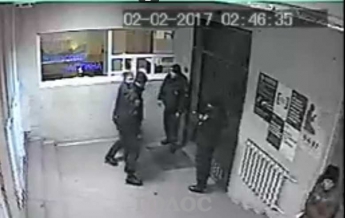 В Запорожье полицейскому проломили череп. Опубликовано видео с камер наблюдения