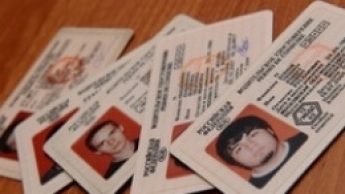 В сервисных центрах МВД Украины начали выдавать международные водительские права