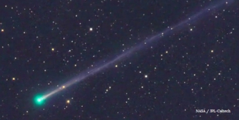 Завтра украинцы смогут увидеть лунное затмение и "зеленую" комету