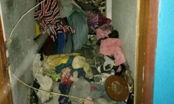 Шок: в Полтаве пенсионер утопал в мусоре посреди квартиры (Фото)