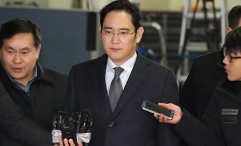 Суд Южной Кореи выдал ордер на арест главы Samsung Group