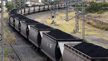 Через Запорожскую область идут десятки составов с углем из Донбасса