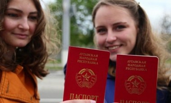 В школах Луганска заставляют получать 