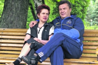 Янукович сообщил, что развелся с женой Людмилой