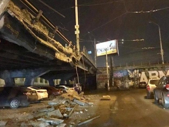 Из-за рухнувшего Шулявского моста Виталия Кличко призывают подать в отставку