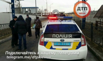 В Киеве мужчина с пистолетом захватил маршрутку и сбежал от полиции (видео, фото)